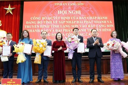 Công bố quyết định sáp nhập Đài Phát thanh và Truyền hình tỉnh vào Báo Lạng Sơn