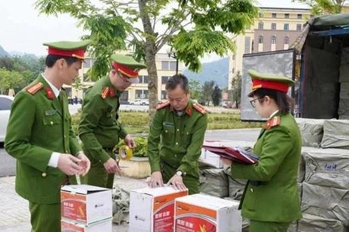 Điều tra vụ vận chuyển hơn 2 tấn thuốc trừ cỏ không rõ nguồn gốc