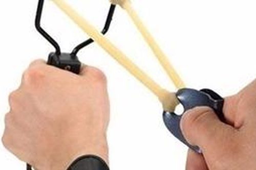 Hiểm họa từ trò bắn súng ná cao su đạn bi sắt