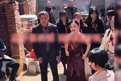 Nữ đại gia 52 tuổi bất ngờ kết hôn với nam bảo vệ 43 tuổi