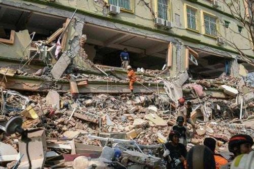 Myanmar: Mẹ ngồi bên đống đổ nát tuyệt vọng gọi tên con 'Tôi chẳng thể làm gì khác'