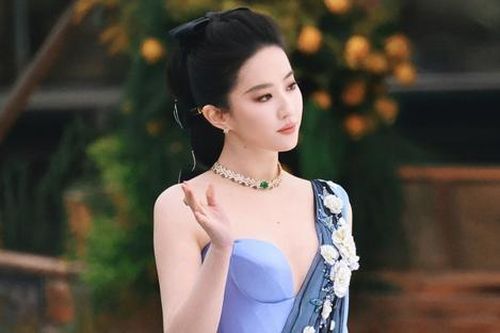 Nhan sắc giả dối của Lưu Diệc Phi: Ảnh cam thường và ảnh chỉnh sửa khác nhau 'một trời một vực'