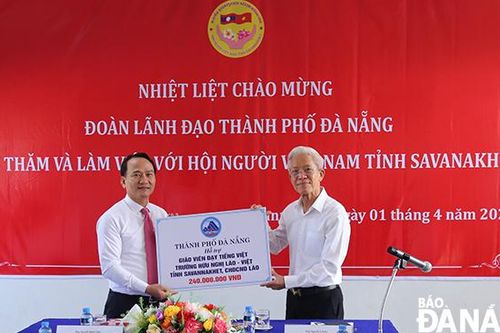 Đoàn công tác thành phố Đà Nẵng thăm, làm việc tại Savannakhet (Lào)