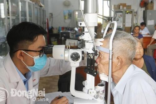 Giúp người cao tuổi cải thiện thị giác