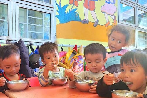 Trẻ em nhà trẻ bán trú được thụ hưởng chính sách hỗ trợ học tập từ ngân sách nhà nước