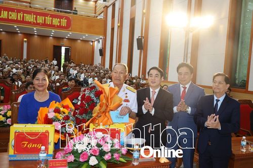 Tỉnh ủy, HĐND, UBND, UBMTTQ Việt Nam tỉnh: Gặp mặt cán bộ, chiến sĩ trực tiếp chiến đấu trên chiến trường tỉnh Khánh Hòa