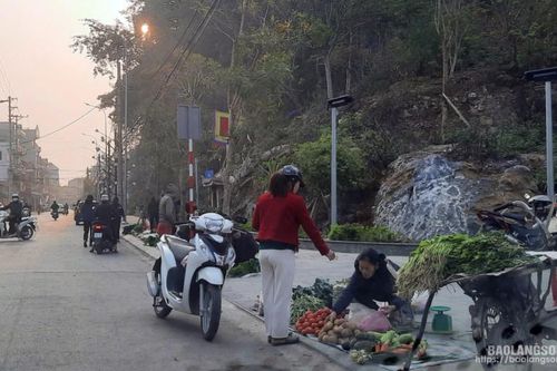 Thành phố Lạng Sơn: Chợ 'cóc', chợ tạm vẫn tái diễn