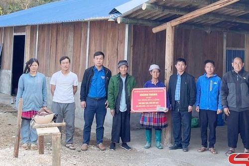 Tuổi trẻ Bắc Yên chung tay xóa nhà tạm