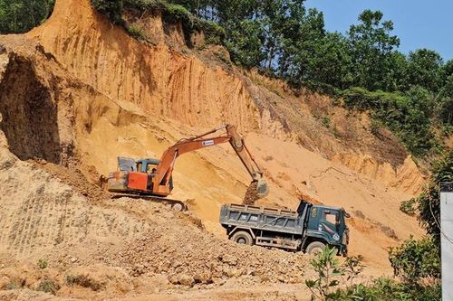 Xử lý vi phạm khai thác đất san lấp trái phép ở A Lưới