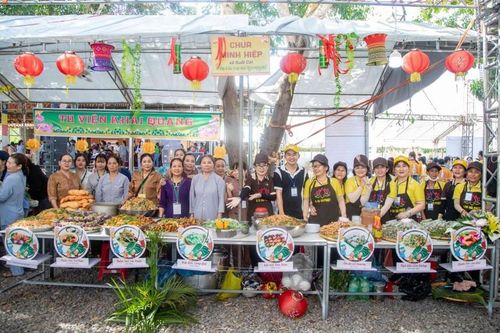 Đồng Nai: Hơn 2.000 người tham dự tiệc buffet chay chủ đề Hương đạo từ bi