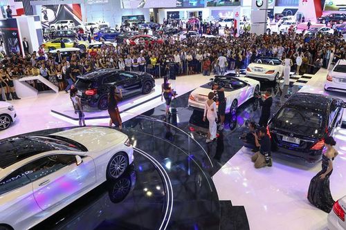 Thị trường ô tô Việt: Cuộc cạnh tranh giữa cũ và mới