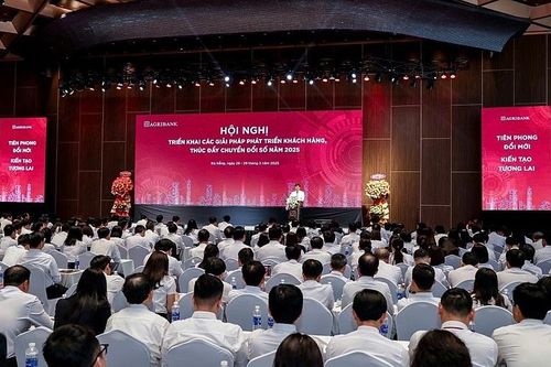 Agribank tăng tốc chuyển đổi số, lấy khách hàng làm trung tâm