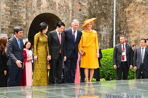 Chủ tịch nước Lương Cường và Nhà vua Bỉ thăm Hoàng thành Thăng Long