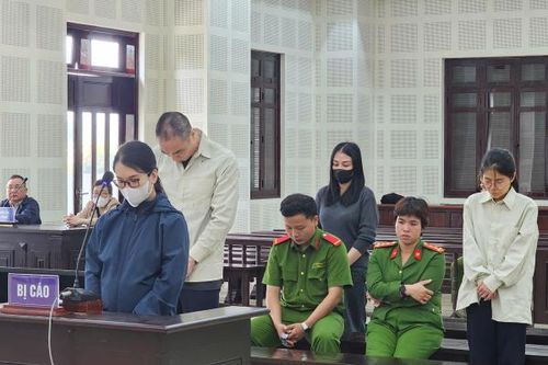 Đường dây đưa bác sĩ Trung Quốc khám 'chui' tại Đà Nẵng lĩnh án