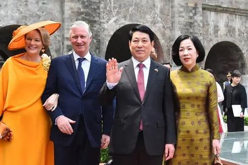 Chủ tịch nước và Nhà vua Bỉ tham quan Hoàng thành Thăng Long