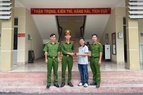 Tây Ninh: Biểu dương chiến sĩ nghĩa vụ không tham của rơi