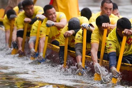 Trai làng Đăm căng mình luyện đua thuyền trước ngày hội lớn