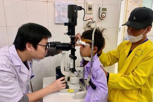 Cảnh báo trò chơi súng ná cao su bắn bi sắt gây mù mắt