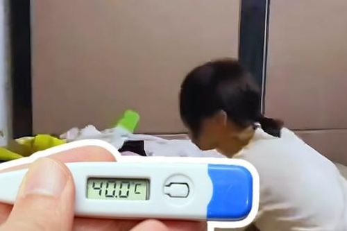 Dọn tủ quần áo, một cô gái ở Trung Quốc phải nhập viện vì lý do ít ai ngờ
