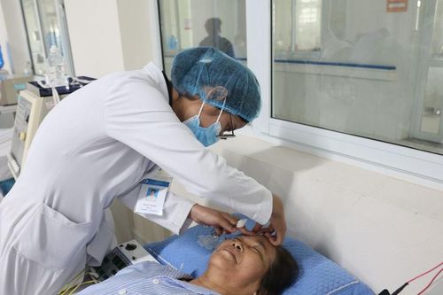 Nhiều người nhập viện do liệt dây thần kinh số 7