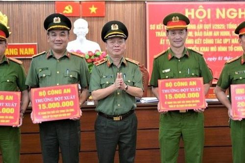 Quảng Nam: Khen thưởng thành tích phá án nhanh vụ sát hại, phi tang xác vợ