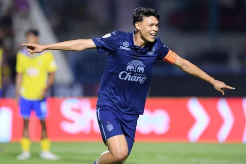 Supachai Jaided tỏa sáng, Buriram United đặt một chân vào chung kết Shopee Cup