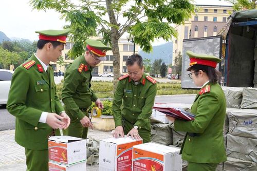 Hà Giang phát hiện hơn 2 tấn thuốc bảo vệ thực vật không rõ nguồn gốc
