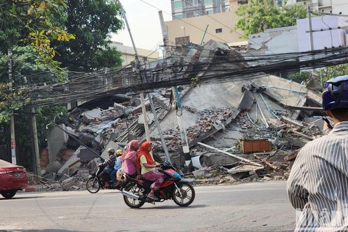 Ngổn ngang trong vùng tâm chấn động đất Mandalay