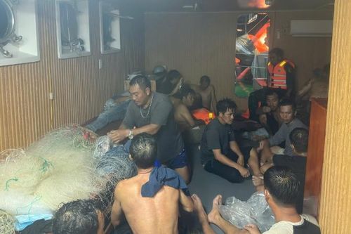 Biên phòng Bình Thuận tìm được hai ngư dân còn lại trôi dạt trên biển