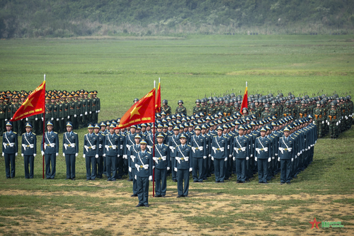 Đề xuất bảo lưu mức lương cũ với trường hợp thôi giữ chức vụ lãnh đạo, chỉ huy do sắp xếp tổ chức bộ máy