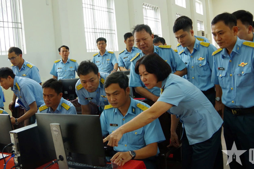 Sư đoàn Không quân 372 tập huấn cải cách hành chính và chuyển đổi số năm 2025