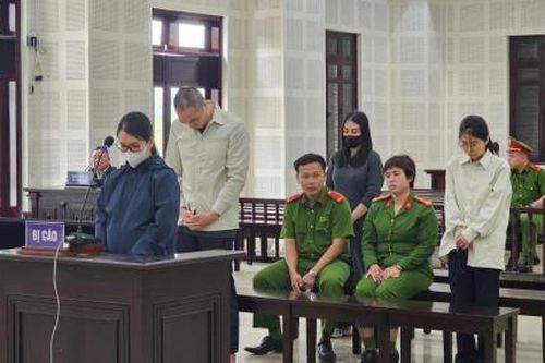 Bác sĩ Trung Quốc hành nghề 'chui' bằng hồ sơ giả