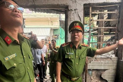 Lãnh đạo Bộ Công an kiểm tra hiện trường vụ cháy làm 3 người tử vong ở quận 8