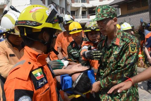 Quân đội nhân dân Việt Nam phối hợp giải cứu thành công 1 nạn nhân động đất ở Myanmar