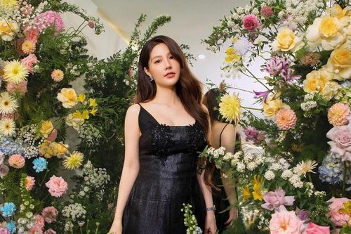 Sắc vóc nuột nà đáng ngưỡng mộ của Diễm My 9X sau khi sinh con đầu lòng