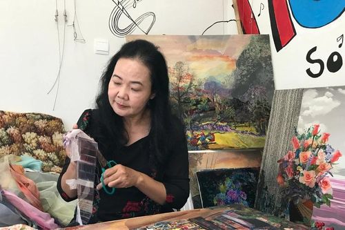 Độc đáo triển lãm tranh 'không bảng màu, không cọ vẽ'