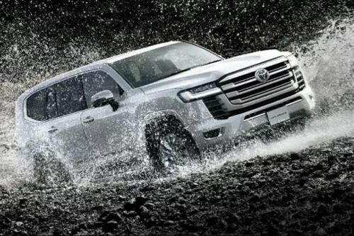 Toyota Land Cruiser LC300 2025 tạm ngừng nhận đơn vì cháy hàng