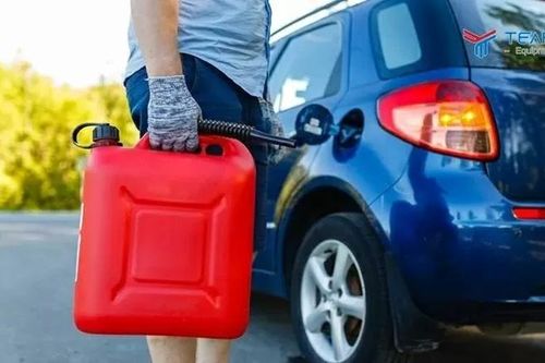 Dự trữ bình xăng dầu trên xe ô tô khi đi xa có thực sự an toàn?