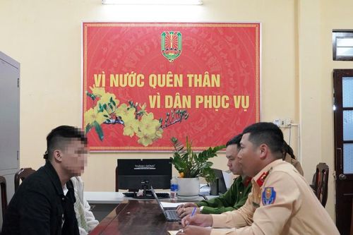 Nam thanh niên hành hung người đàn ông sau va chạm giao thông