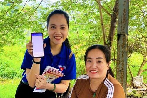 Thanh niên Đà Nẵng hỗ trợ hiệu quả chợ 4.0 không dùng tiền mặt