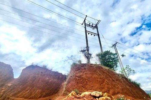 Điều tra vụ khai thác đất trái phép dưới cột điện hạ thế, trung thế ở Lâm Đồng