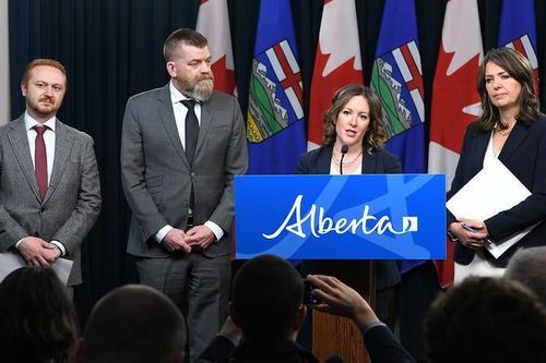 Alberta sửa luật để bảo vệ khai thác dầu khí