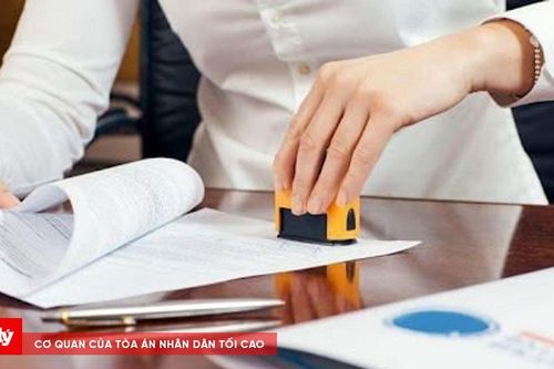 Vỡ mộng sau lớp mặt nạ hào nhoáng