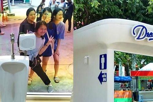 Nhà vệ sinh trong công viên lắp gương 2 chiều gây tranh cãi