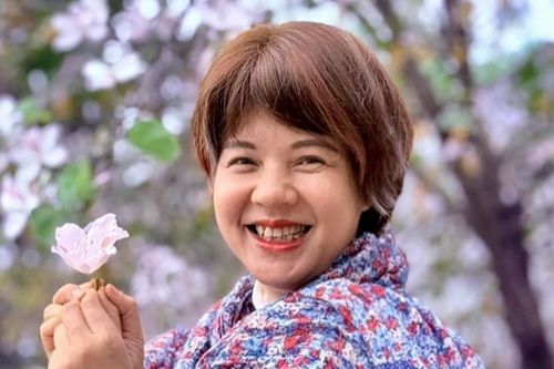 Hoa hậu Kỳ Duyên váy lưới sexy, MC Diễm Quỳnh VTV cười tít mắt bên hoa ban