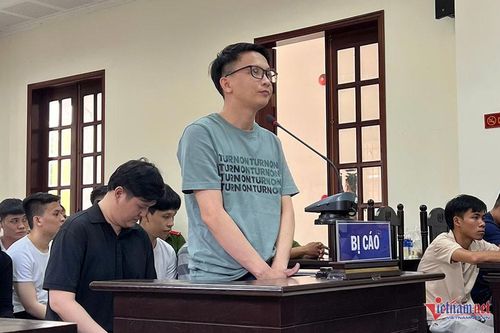 Nhóm giang hồ xông vào quán cà phê bắt cóc cô gái giữa ban ngày