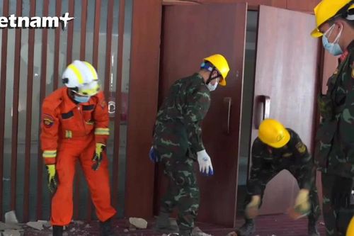Ám ảnh khoảnh khắc đội cứu hộ Việt Nam tìm thấy thi thể nạn nhân bị vùi lấp
