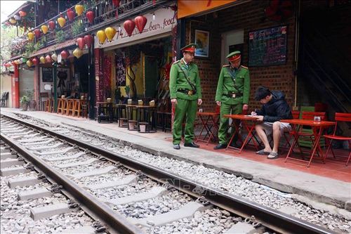 Cần xử lý nghiêm các hành vi lấn chiếm lòng đường, vỉa hè để kinh doanh