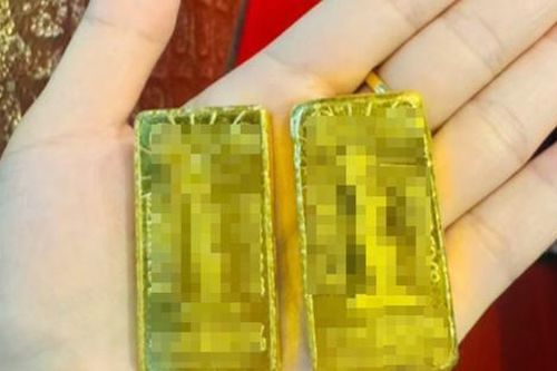 Vị khách đem vàng đi bán nhưng không cửa tiệm nào dám mua