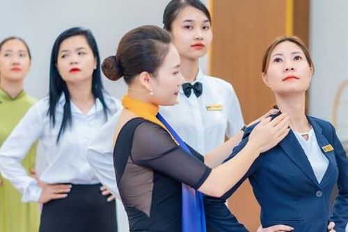 TPHCM: Chị em nô nức đi học... phong thái